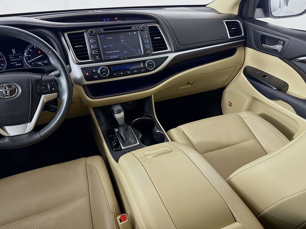 Thumbnail: 2014 Toyota Highlander - 25