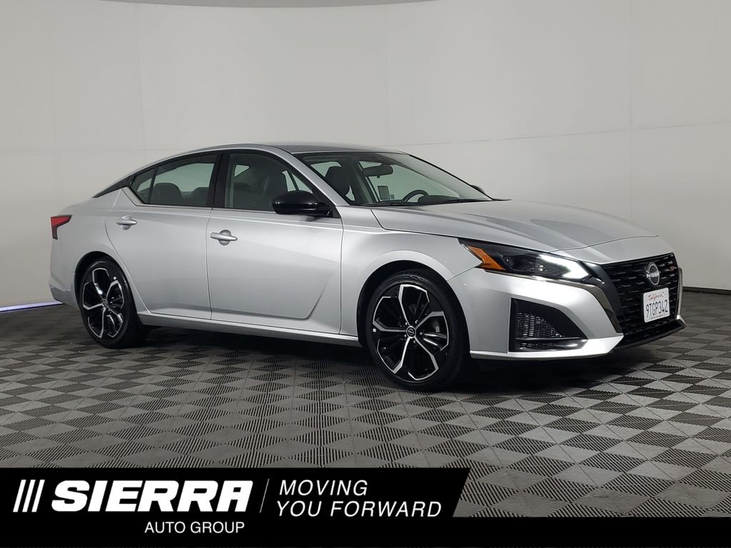 Silver 2024 Nissan Altima Sedan Front-Wheel Drive Continuously Variable Transmission