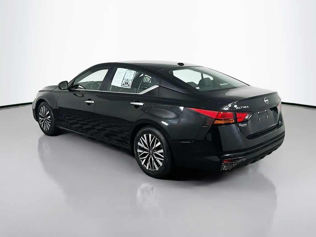 Used 2024 Black Nissan 2.5 SV image 5