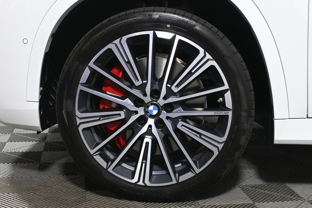 Thumbnail: 2027 BMW X1 - 12