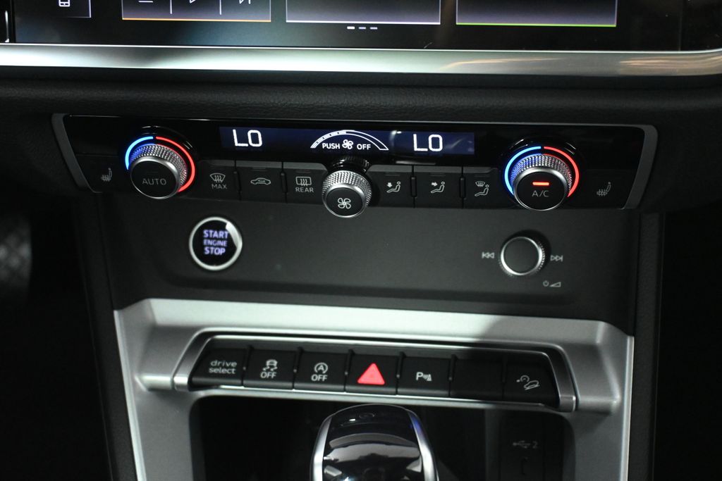 Thumbnail: 2025 Audi Q3 - 19