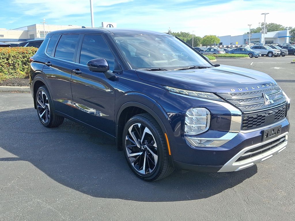 Thumbnail: 2023 Mitsubishi Outlander - 3
