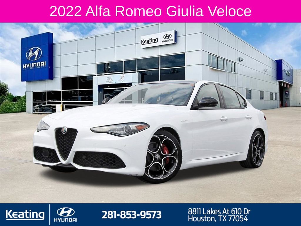 Alfa White 2022 Alfa Romeo Giulia Veloce RWD Sedan Rear-Wheel Drive 8-Speed Automatic