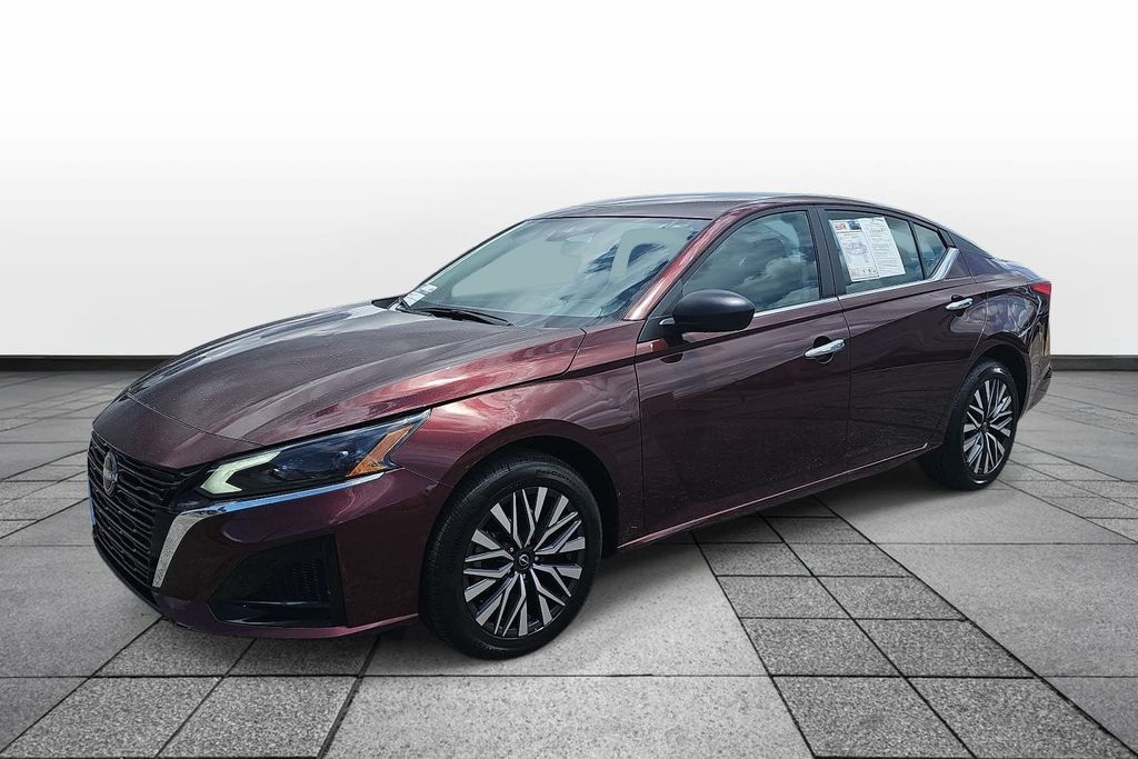 Garnet Pearl 2025 Nissan Altima Sedan All-Wheel Drive Continuously Variable Transmission