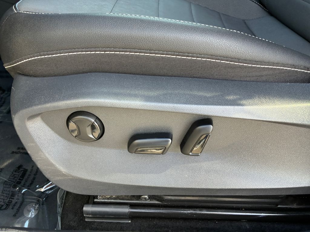 Used Car 2024 Volkswagen Taos  1.5t Se For Sale Under $20,000 In Austin, Texas