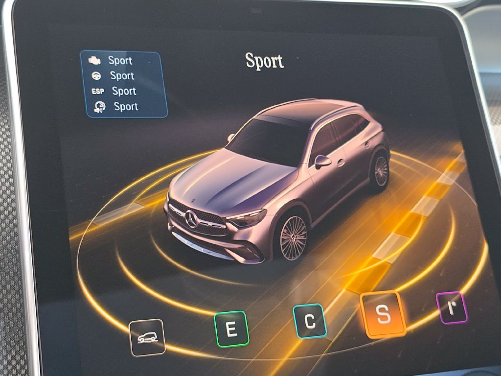 New 2027 White Mercedes-Benz GLC 300 image 34