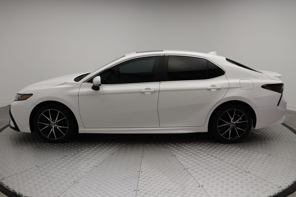 2024 Toyota Camry SE 12