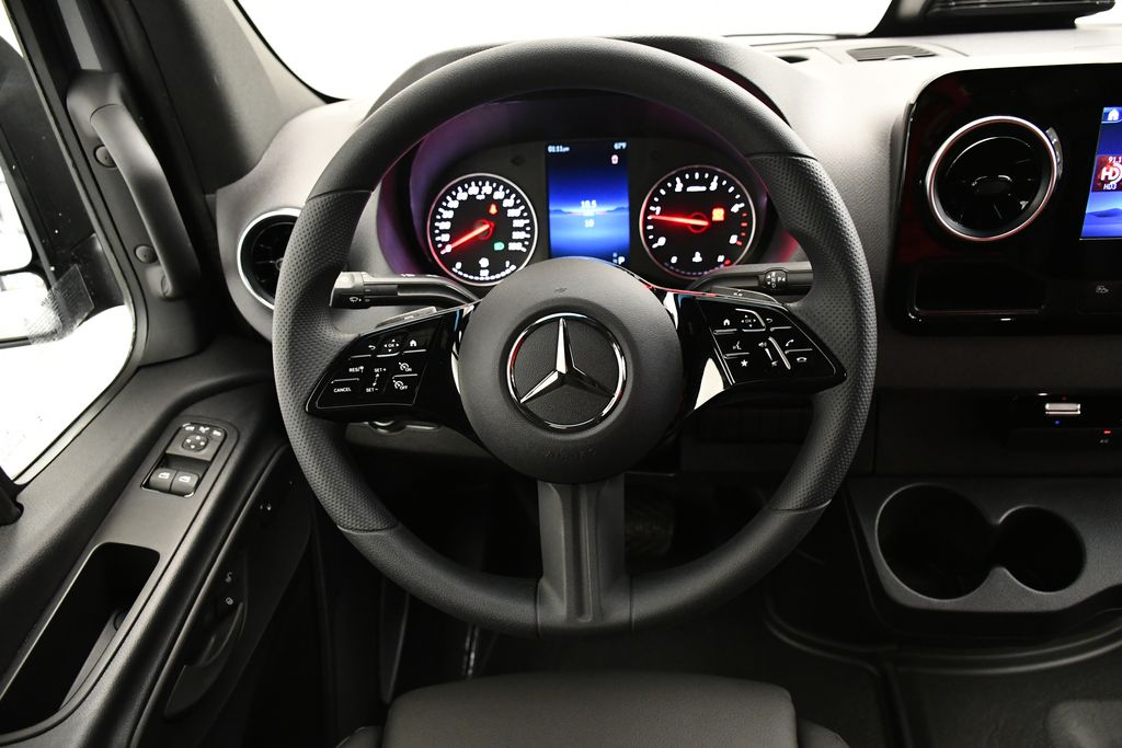 Thumbnail: 2025 Mercedes-Benz Sprinter - 15