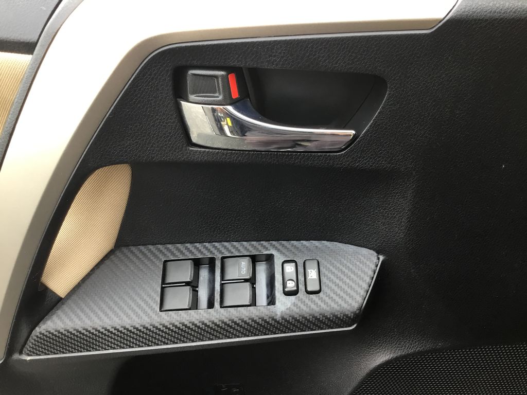 2015 Toyota RAV4 XLE 16