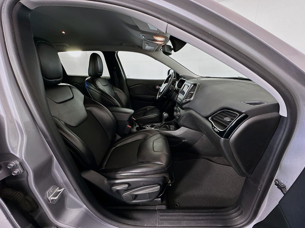 Thumbnail: 2019 Jeep Cherokee - 27