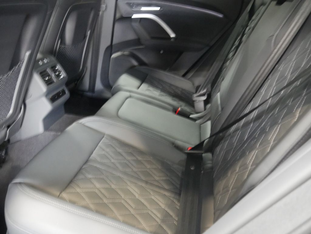 Thumbnail: 2026 Audi SQ5 - 18