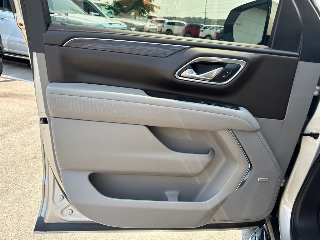 Used 2023 Beige GMC SLT image 9