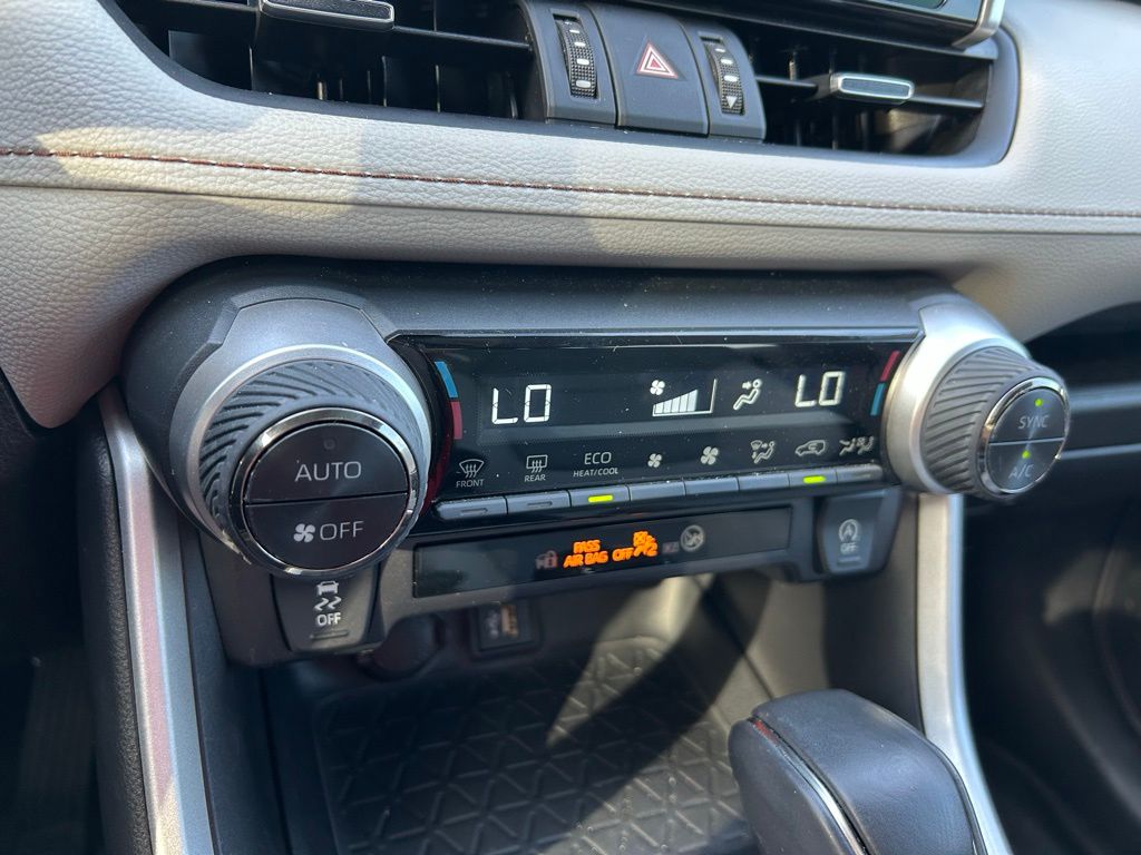 2024 Toyota RAV4 XLE Premium 26