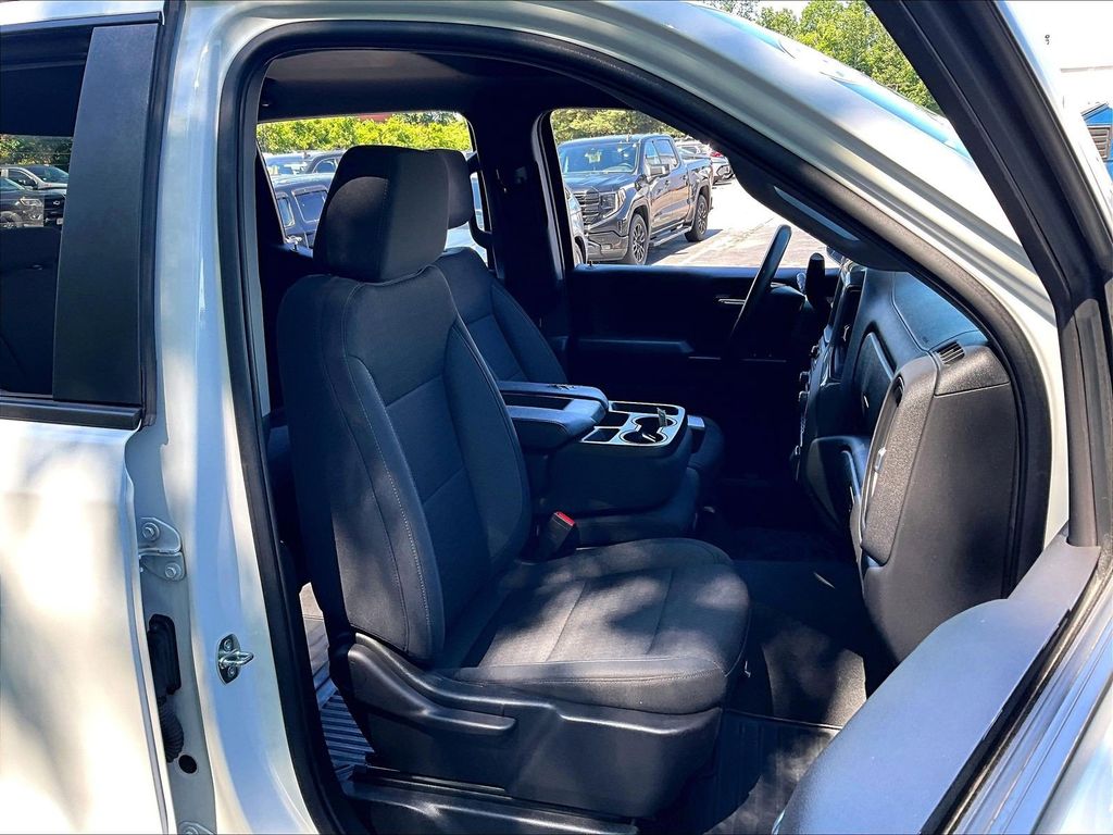 2023 Chevrolet Silverado 1500 — photo 11