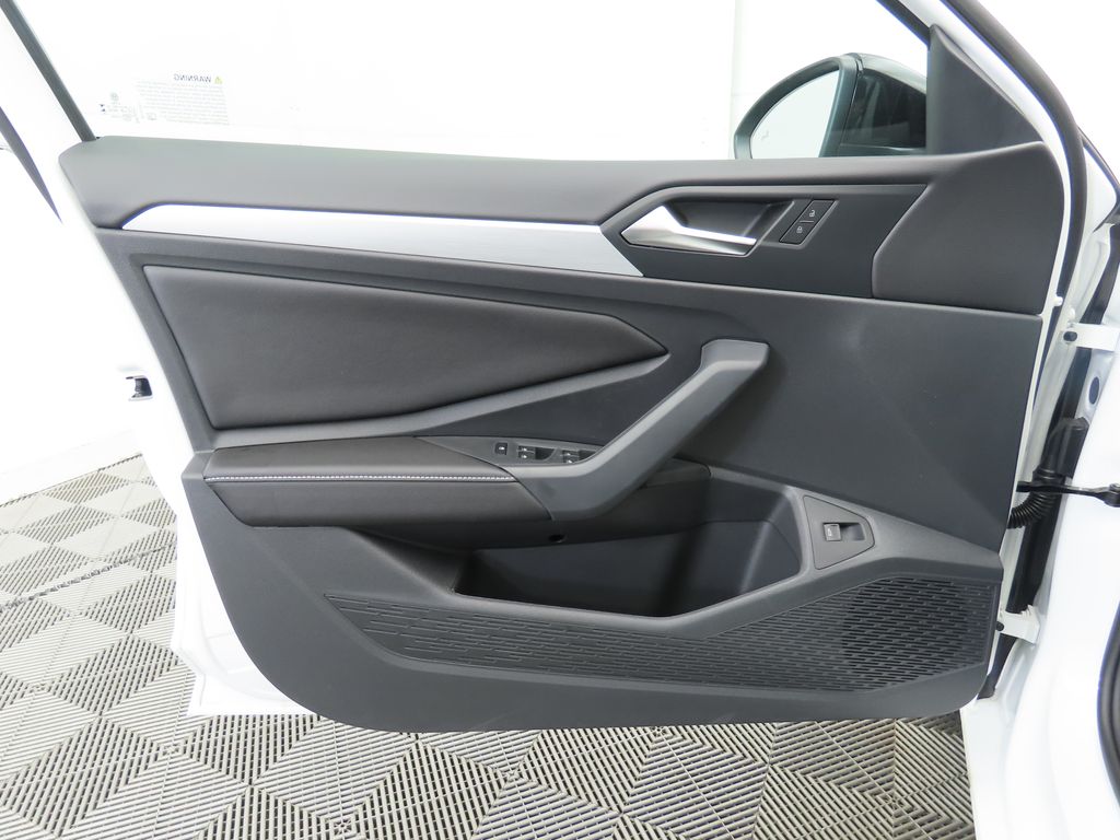 Thumbnail: 2025 Volkswagen Jetta - 24