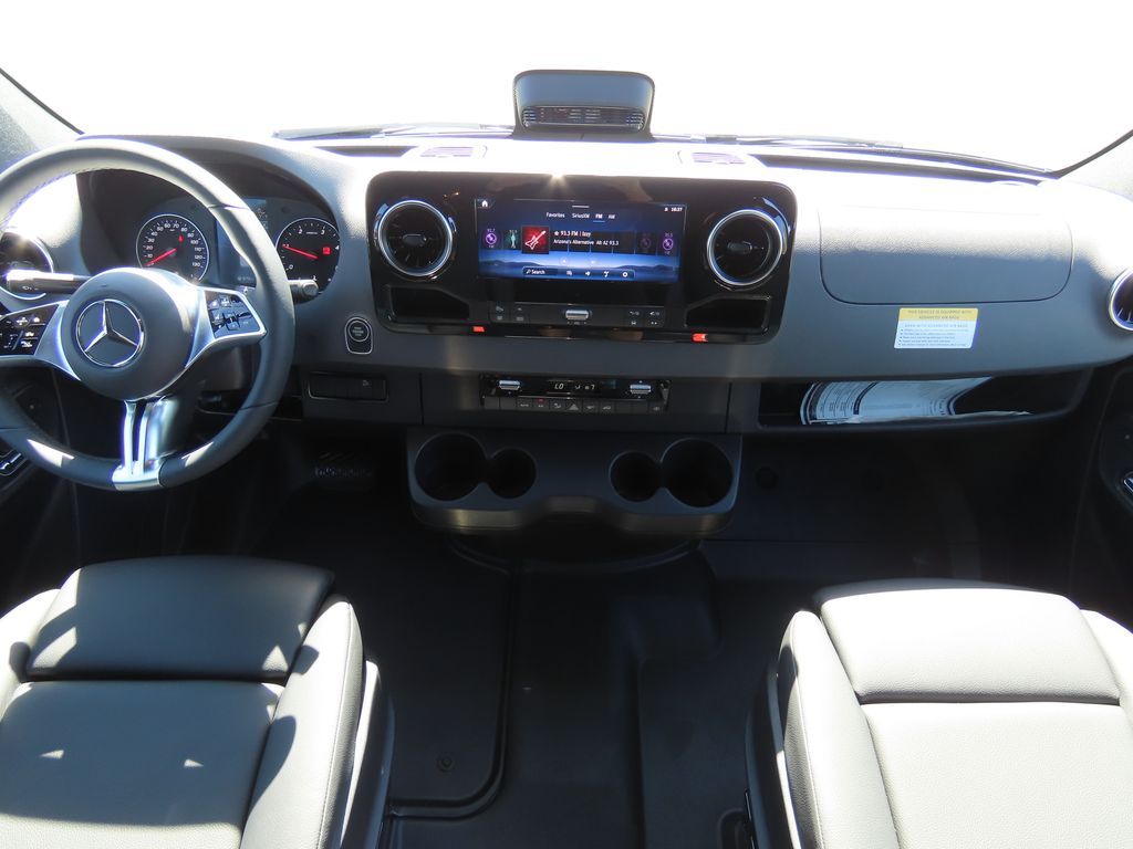 Thumbnail: 2025 Mercedes-Benz Sprinter - 14