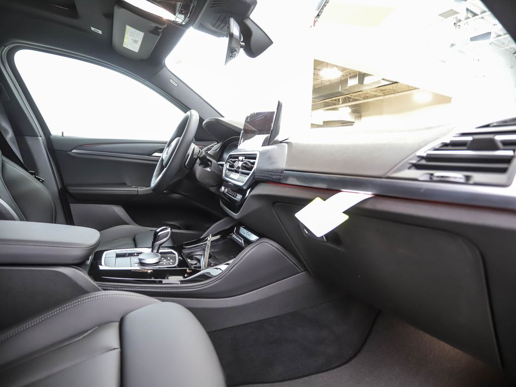 Thumbnail: 2025 BMW X4 - 28