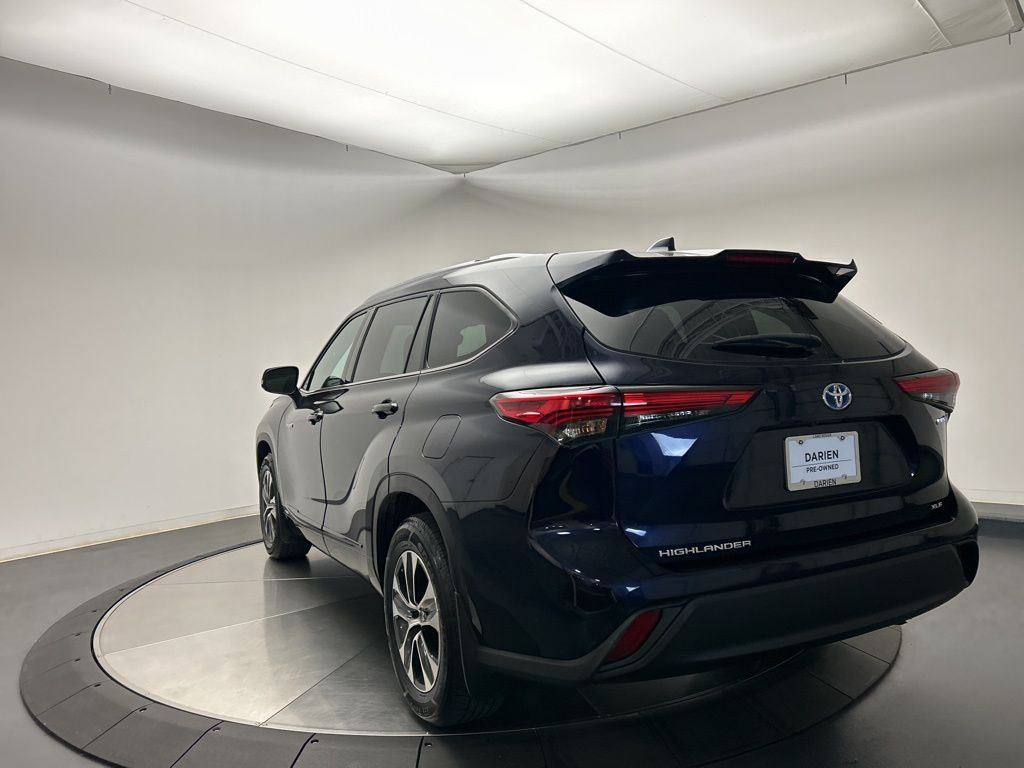 Thumbnail: 2021 Toyota Highlander - 3