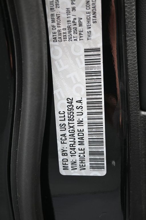 New 2026 Diamond Black Crystal Pearlcoat Jeep Laredo image 22