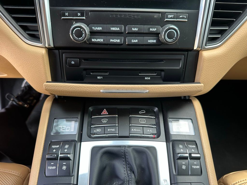 Thumbnail: 2018 Porsche Macan - 26
