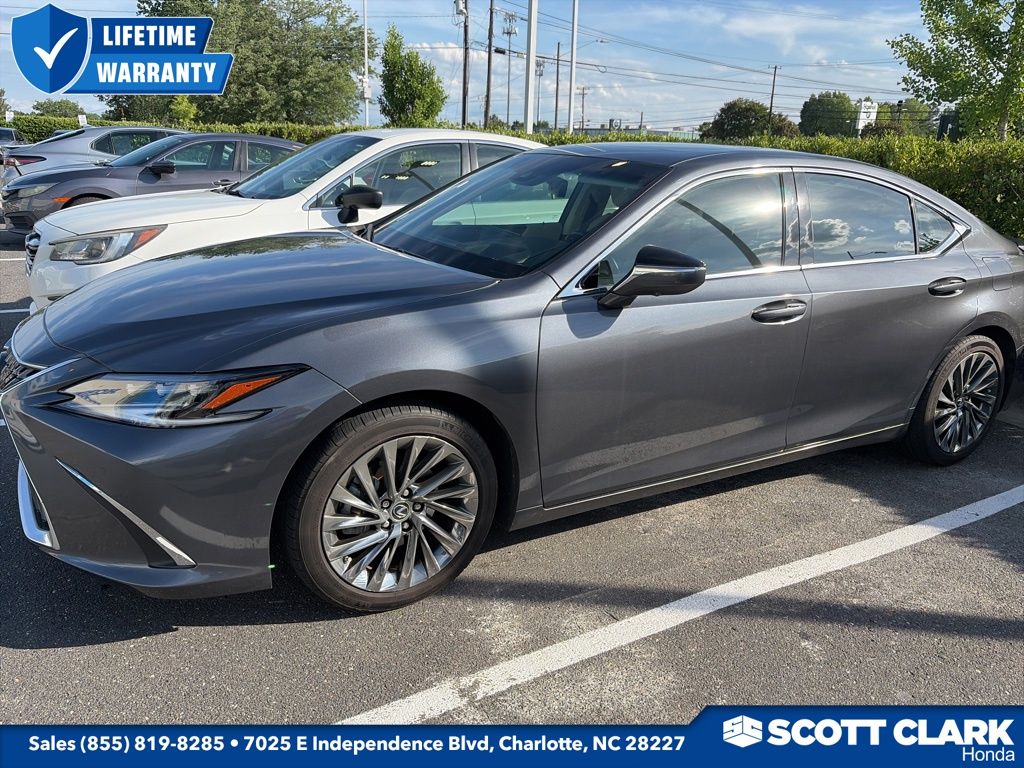 2024 Lexus ES 300h 300h Ultra Luxury's photo