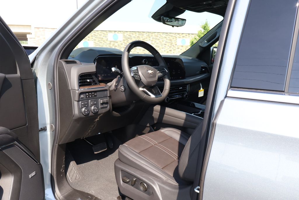 Thumbnail: 2025 Chevrolet Suburban - 14