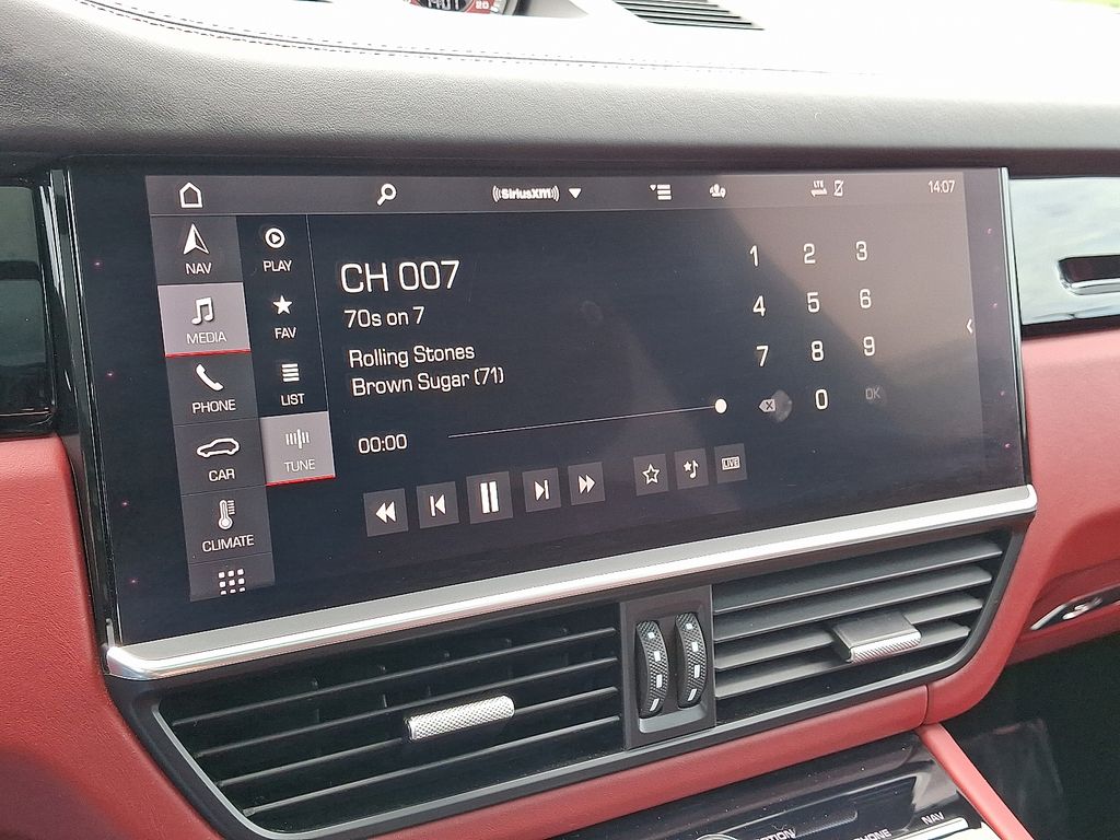 2021 Porsche Cayenne Turbo 21