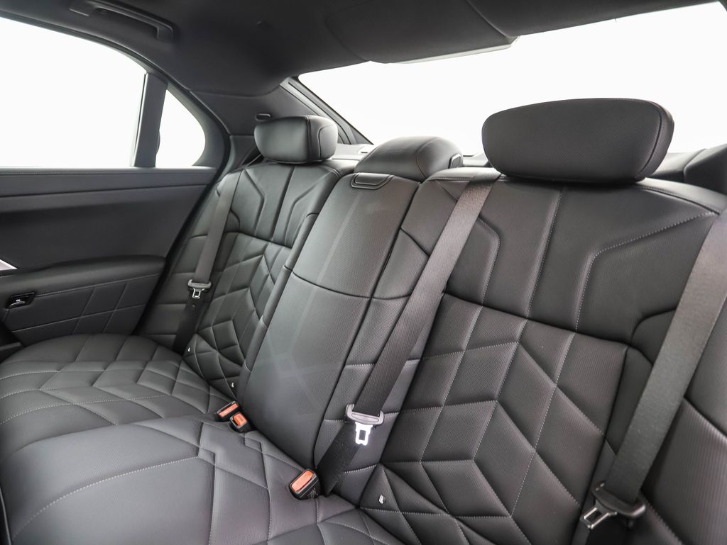 2025 BMW 7 Series 740i xDrive 21