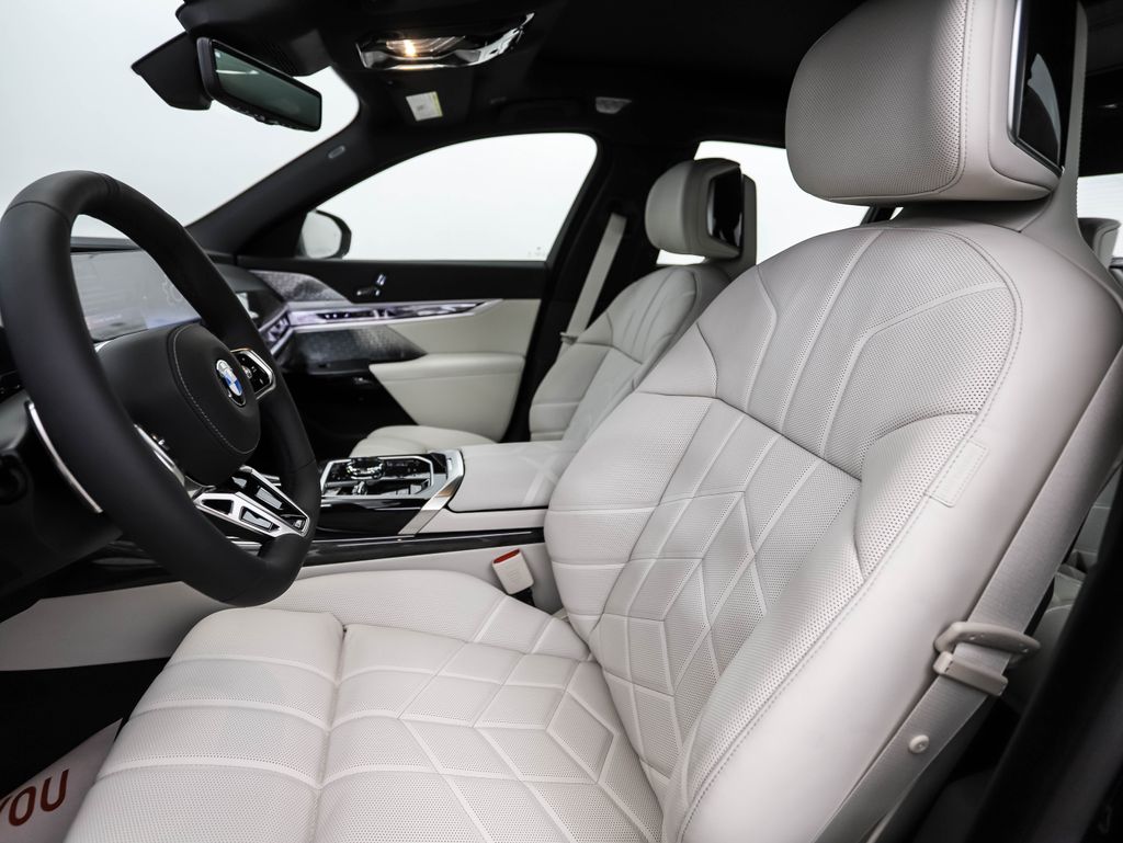 Thumbnail: 2026 BMW 7 Series - 11