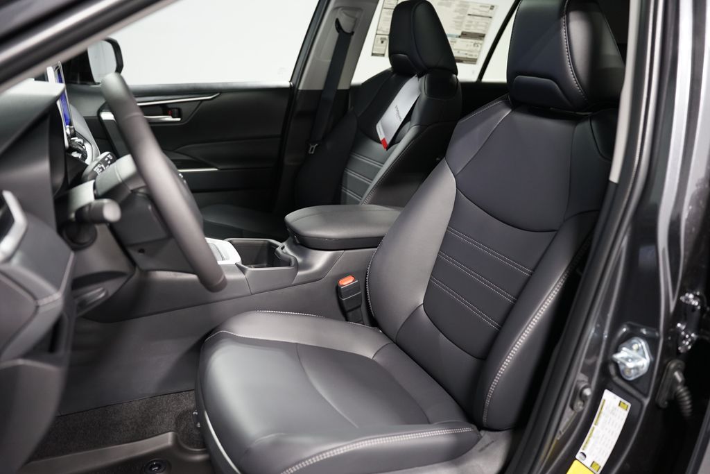 2025 Toyota RAV4 XLE Premium 27