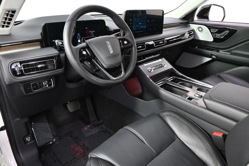 New 2026 White Lincoln Reserve image 12