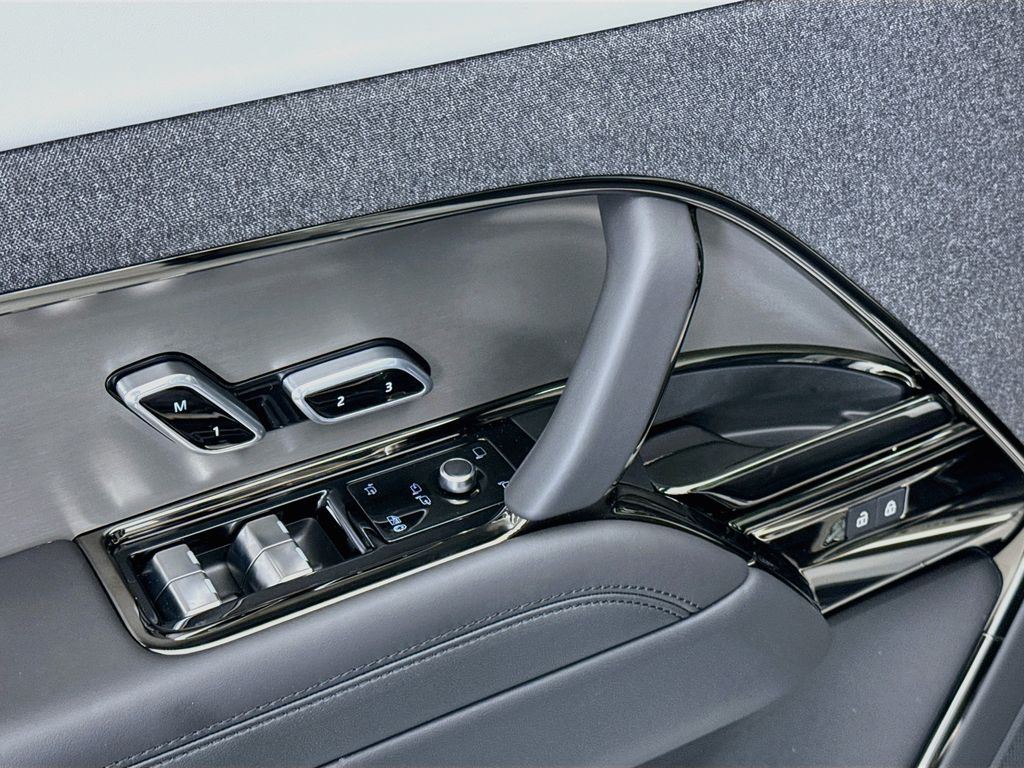 Thumbnail: 2026 Land Rover Range Rover Sport - 22