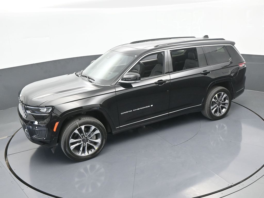 New 2025 Diamond Black Crystal Pearlcoat Jeep Overland image 45