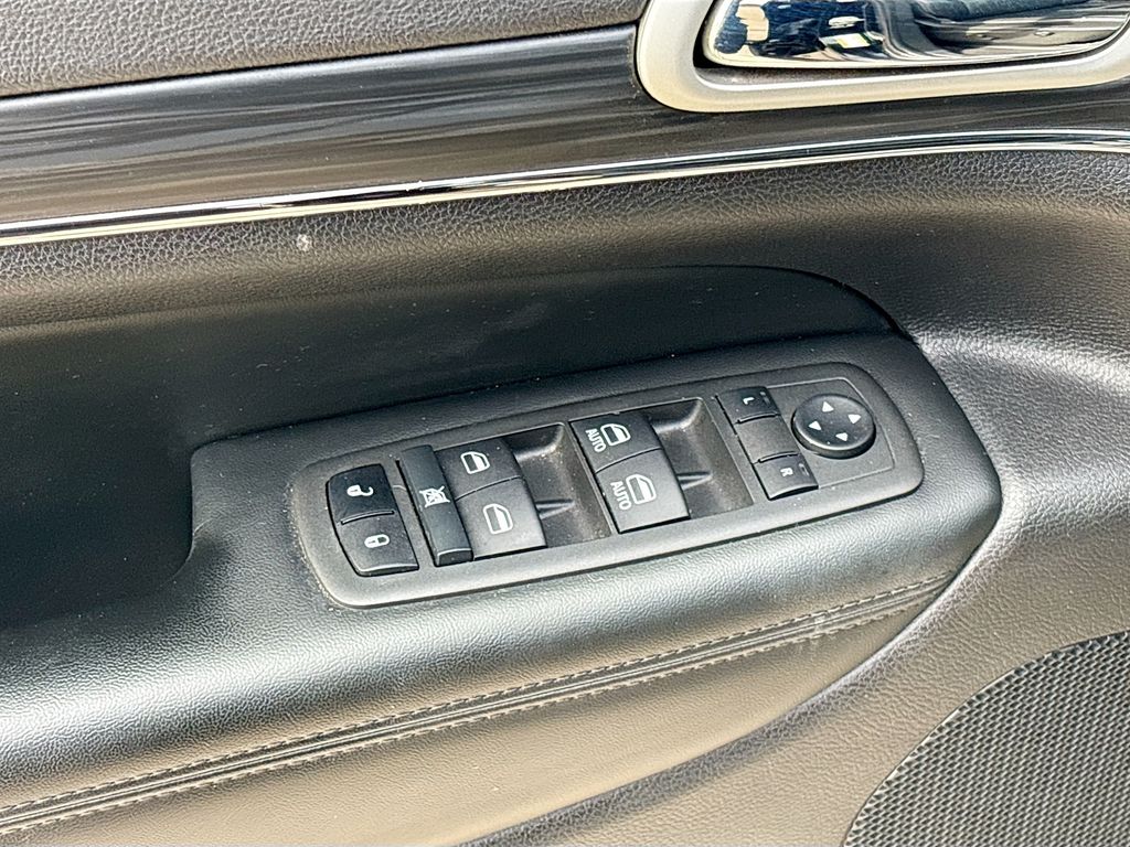 Used 2022 Black Jeep Limited image 18