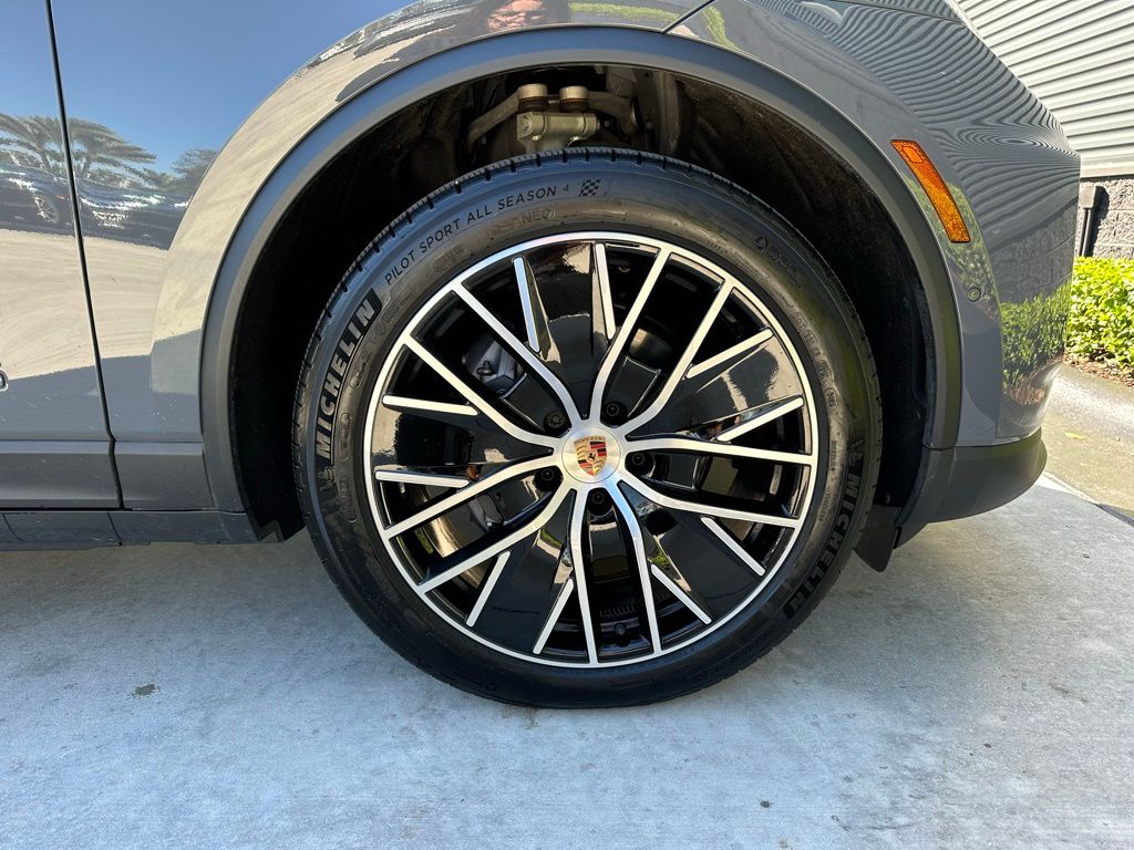 Thumbnail: 2025 Porsche Macan - 15