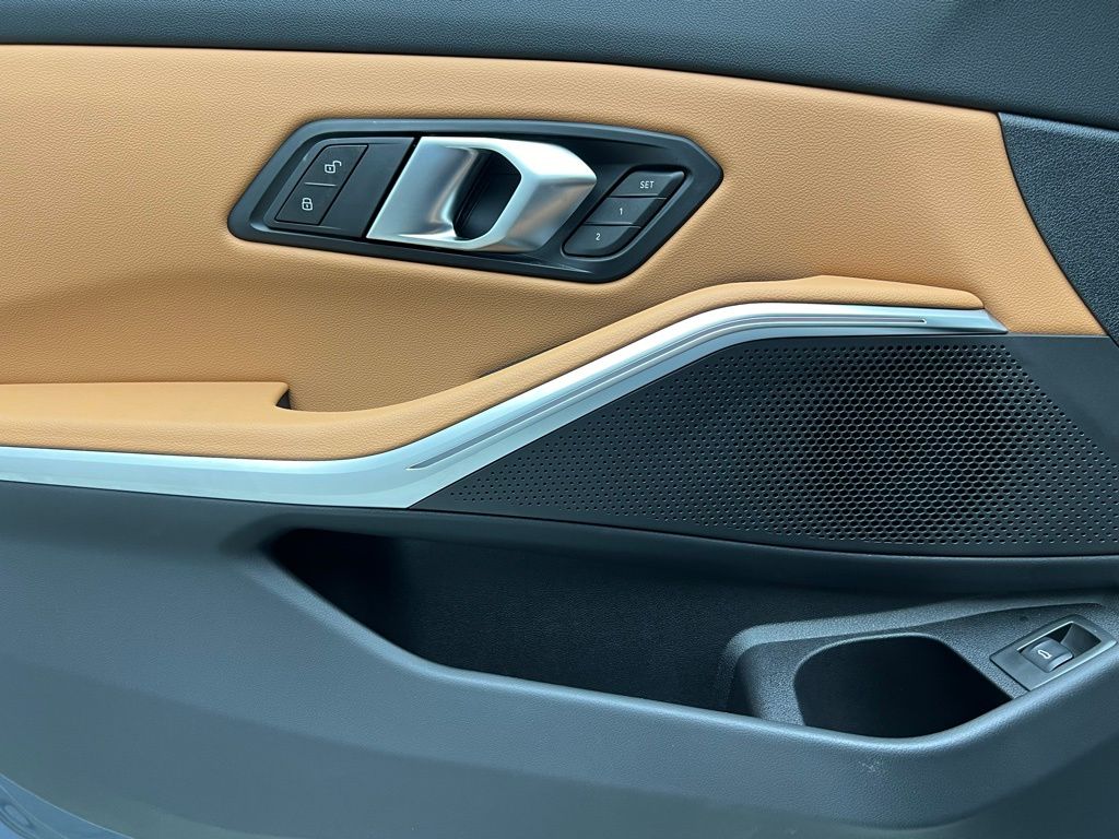 Thumbnail: 2025 BMW 3 Series - 21