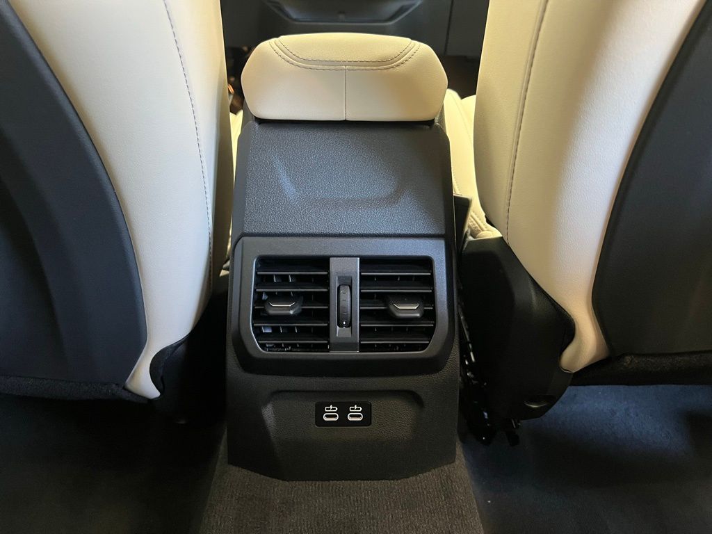 2025 BMW 2 Series M235i xDrive 10