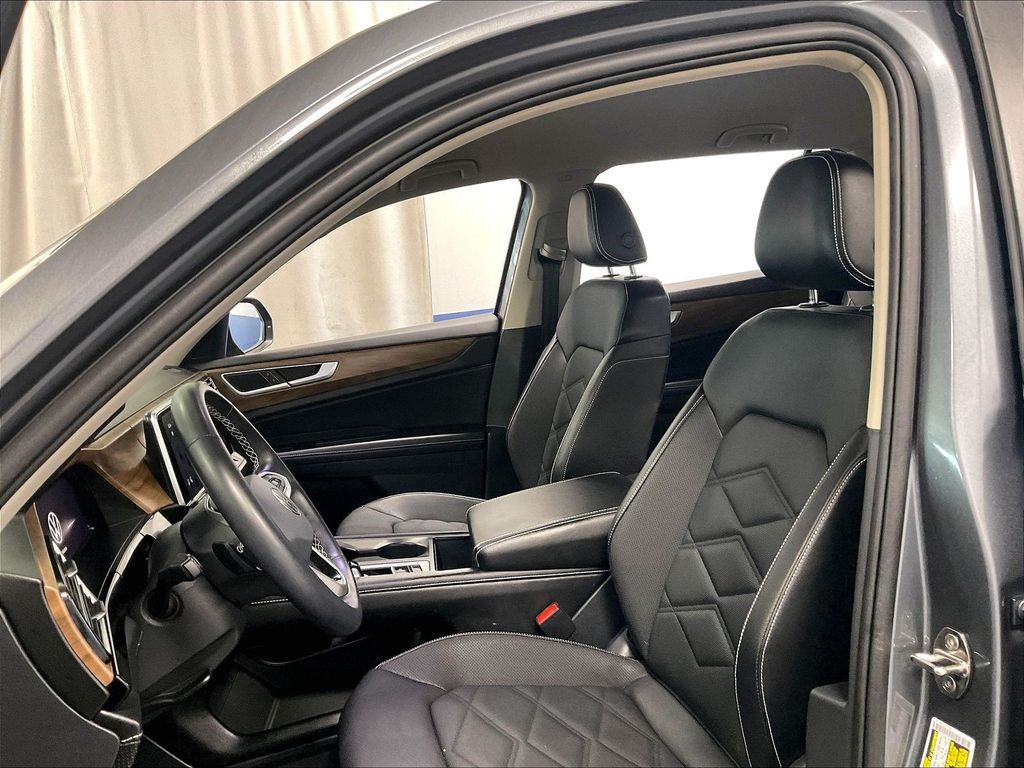 2024 Volkswagen Atlas — photo 10