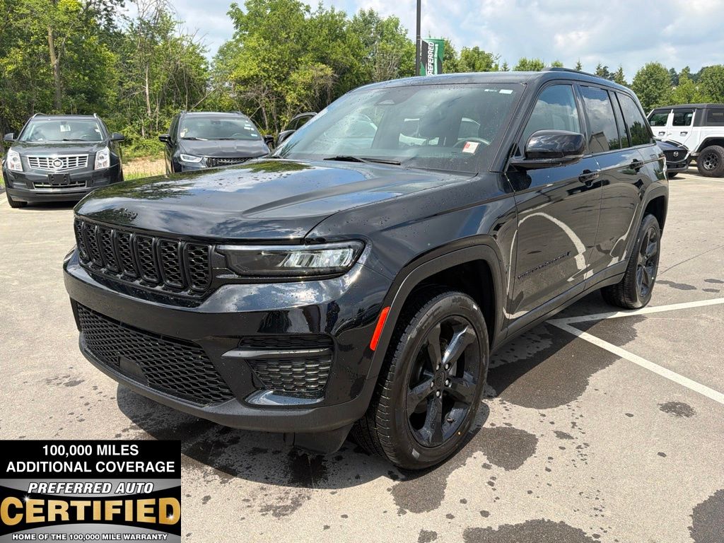 Diamond Black Crystal Pearlcoat 2023 Jeep Grand Cherokee SUV / Crossover Four-Wheel Drive 8-Speed Automatic