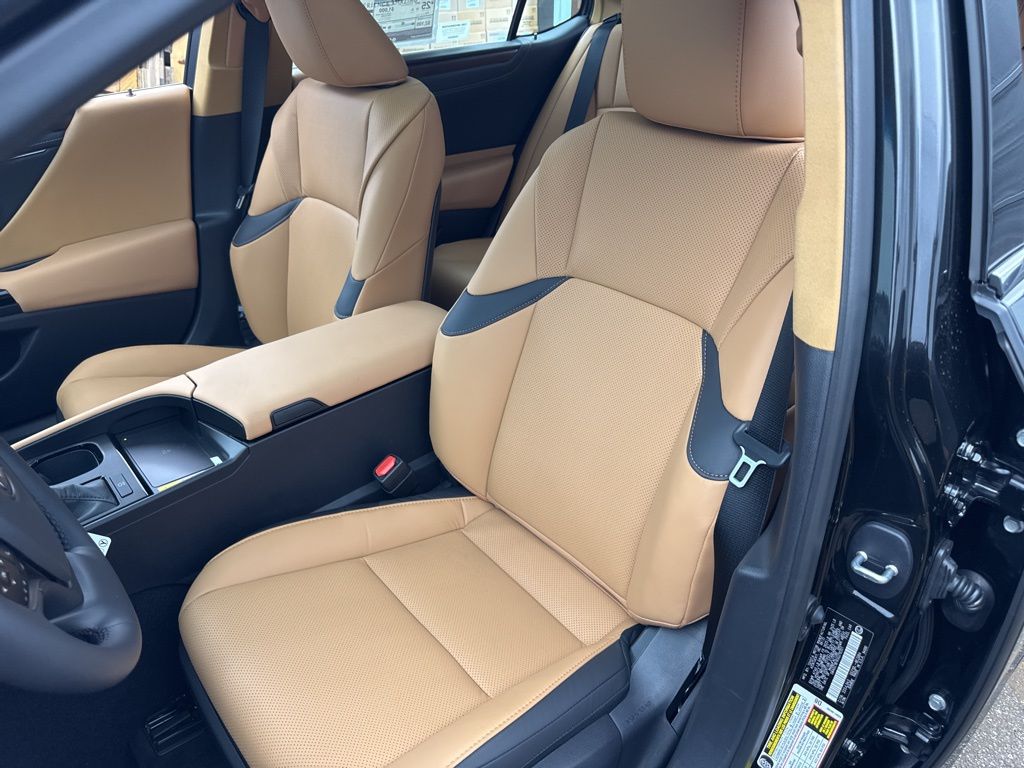 2025 Lexus ES 350 photo 17