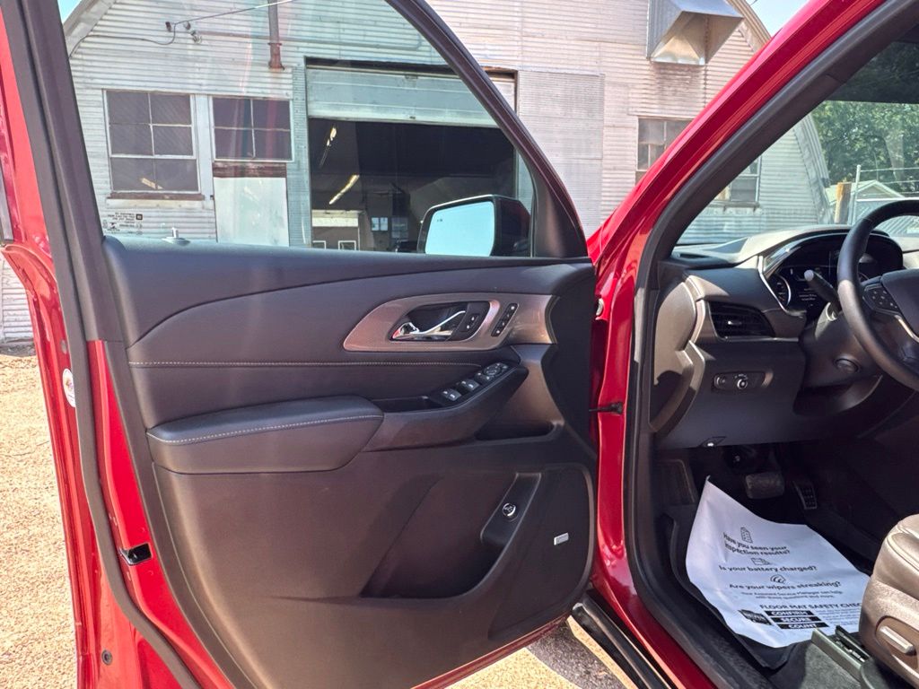 Used 2023 Chevrolet Traverse SUV