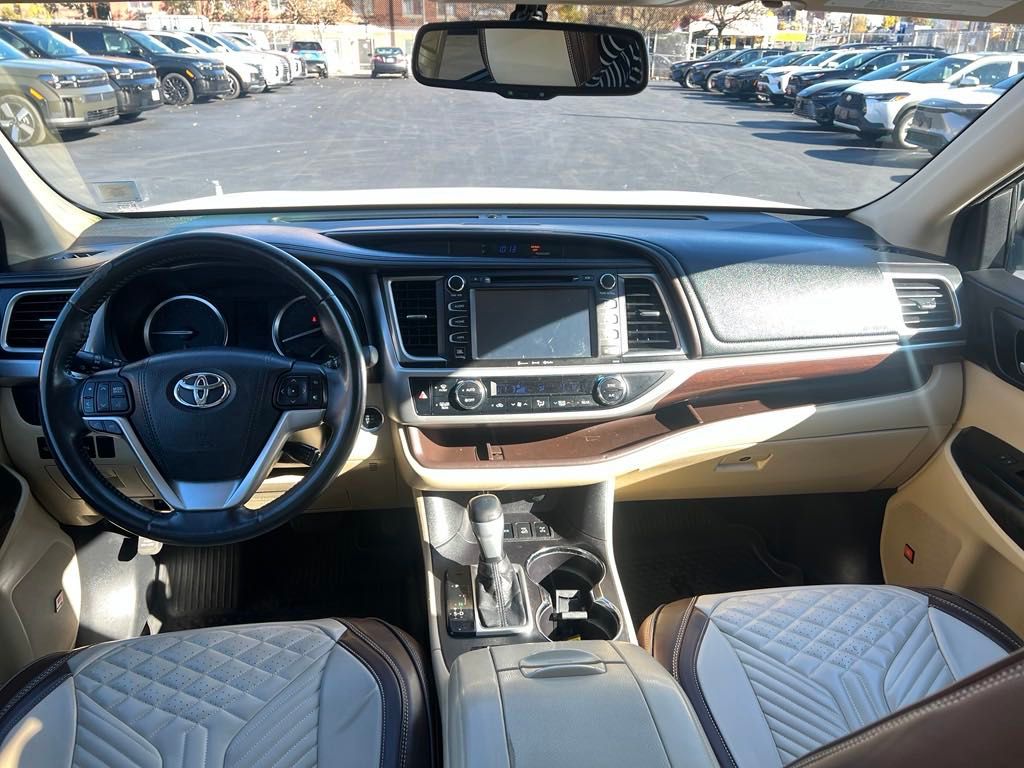 2016 Toyota Highlander Limited 12