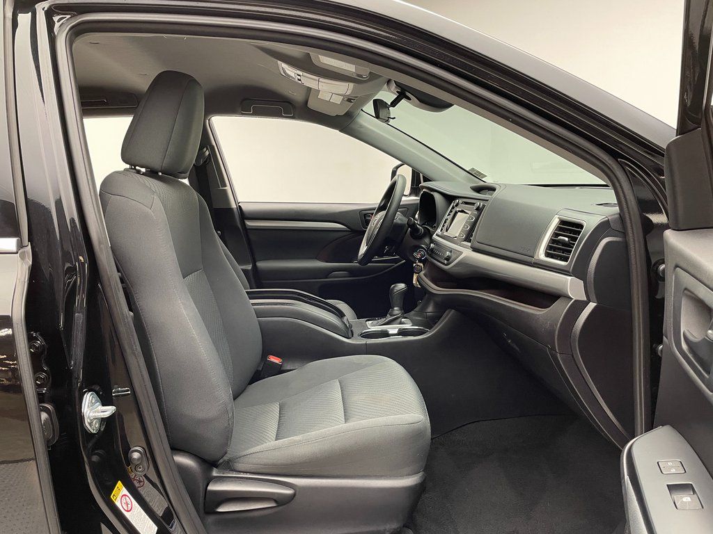 Thumbnail: 2019 Toyota Highlander - 16