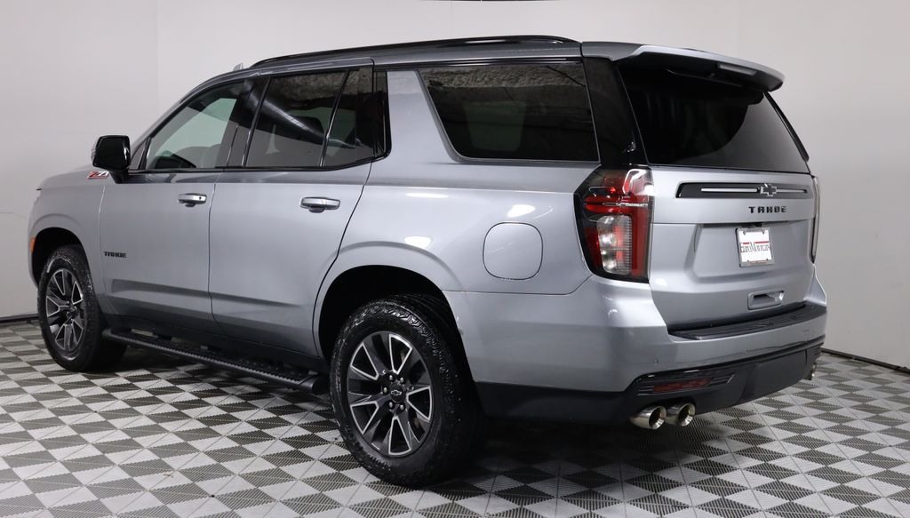 View vehicle photo 4