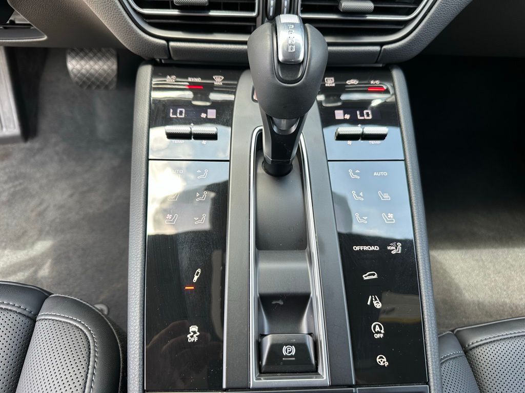 2025 Porsche Macan S 22