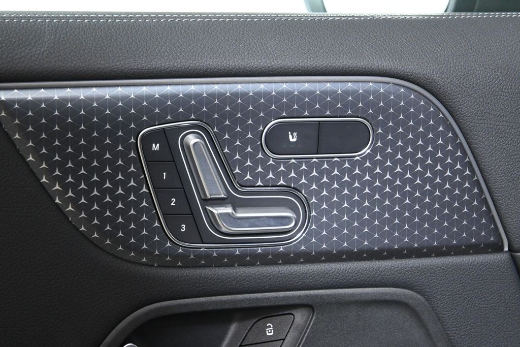 Thumbnail: 2025 Mercedes-Benz GLA - 30