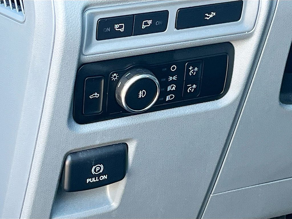Used 2024 Black Ford XLT image 10