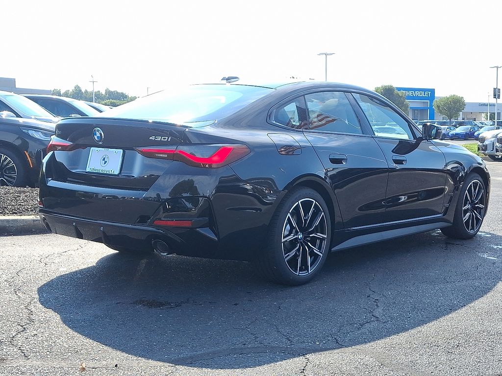 Thumbnail: 2026 BMW 4 Series - 4