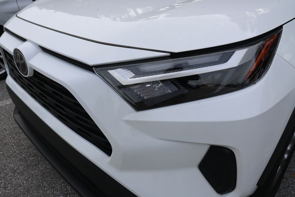 2023 Toyota RAV4 XLE 3