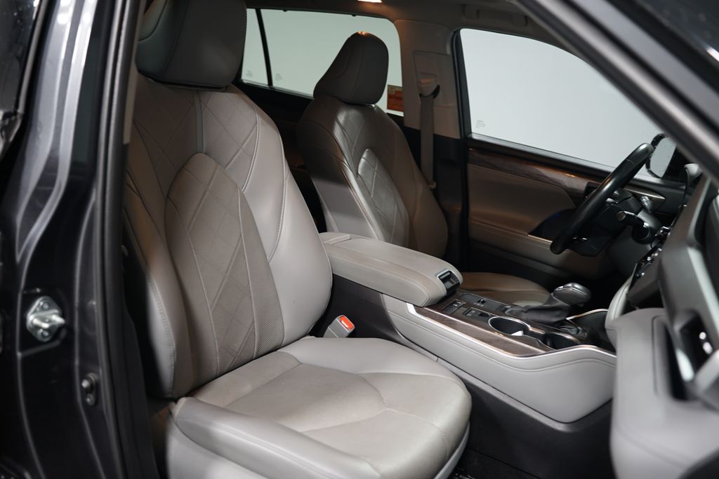 2021 Toyota Highlander Platinum 30